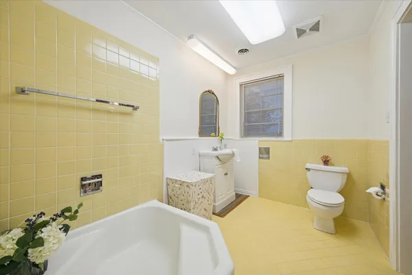 $445,000 | 302 East Jackson Street, West Columbia, TX 77486