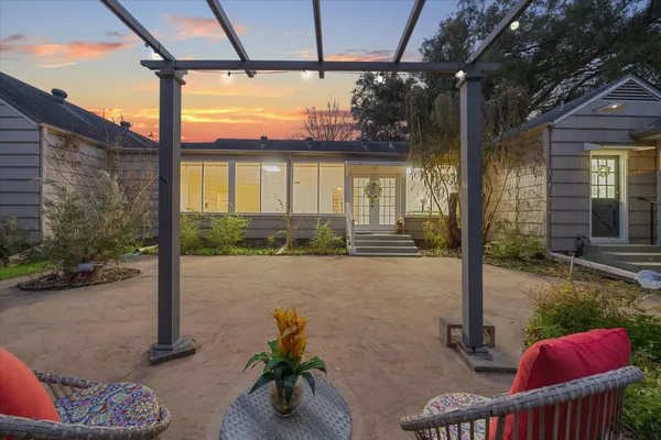 $445,000 | 302 East Jackson Street, West Columbia, TX 77486