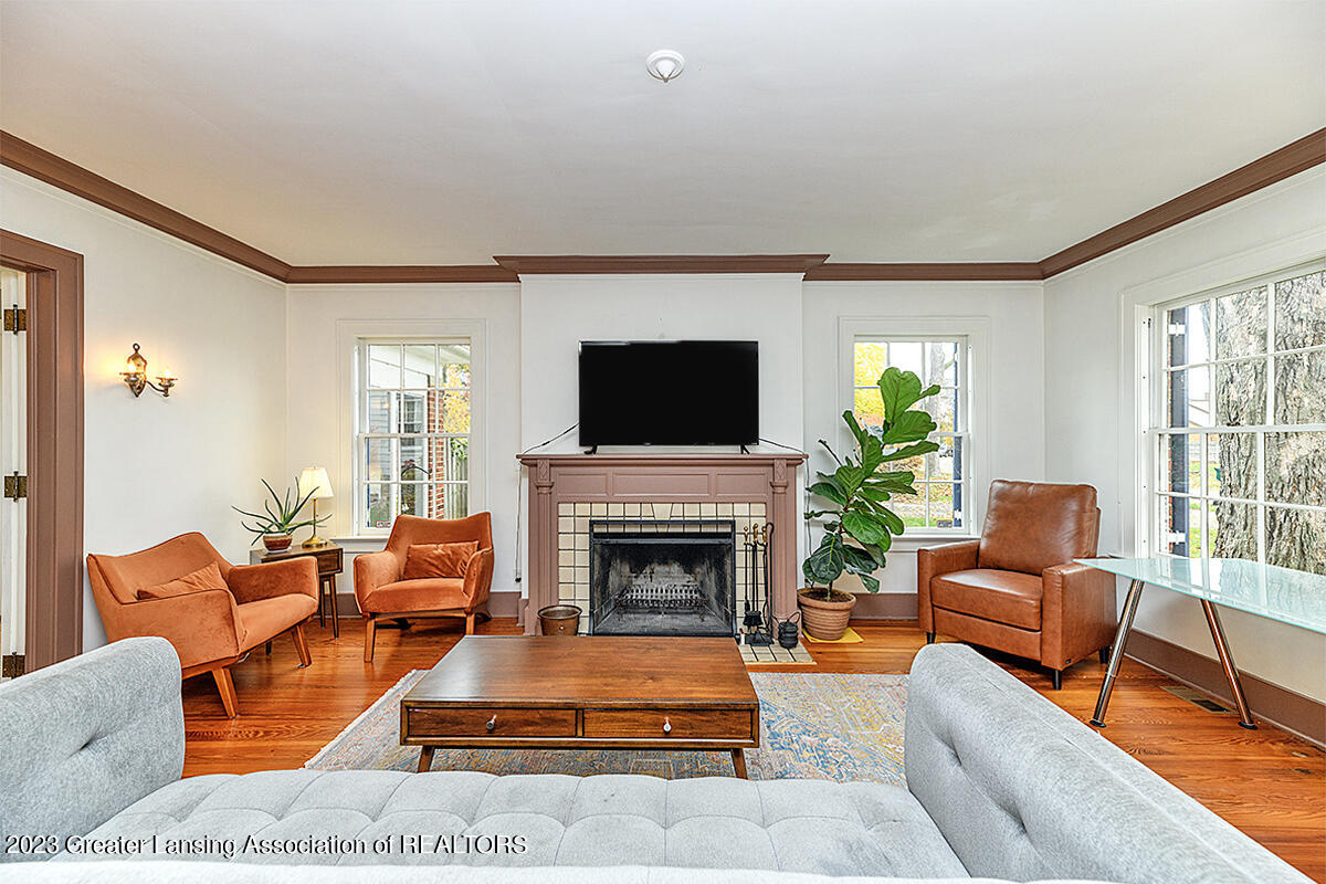1601 Osborn Road Lansing, MI 48915 - Photo 5 of 36 Living Room