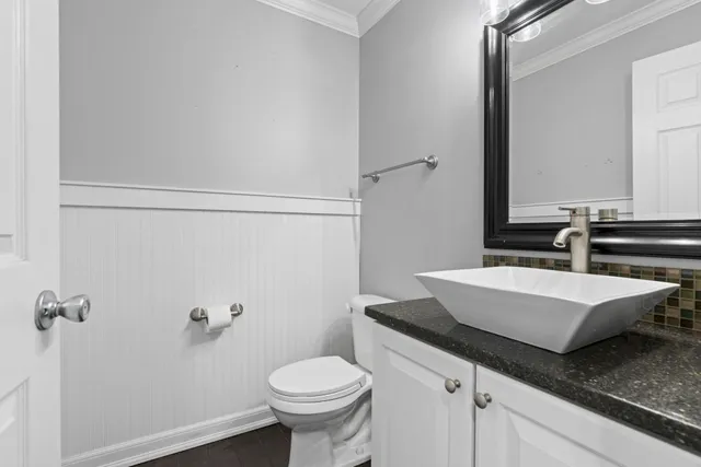 a view of a house with entertaining space