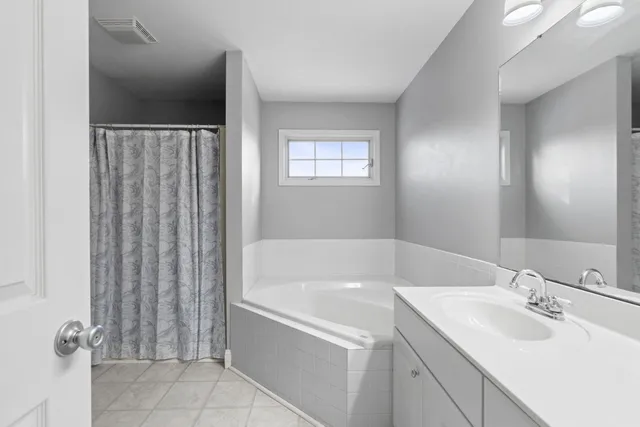 $399,000 | 822 East Remington Square, La Porte, IN 46350