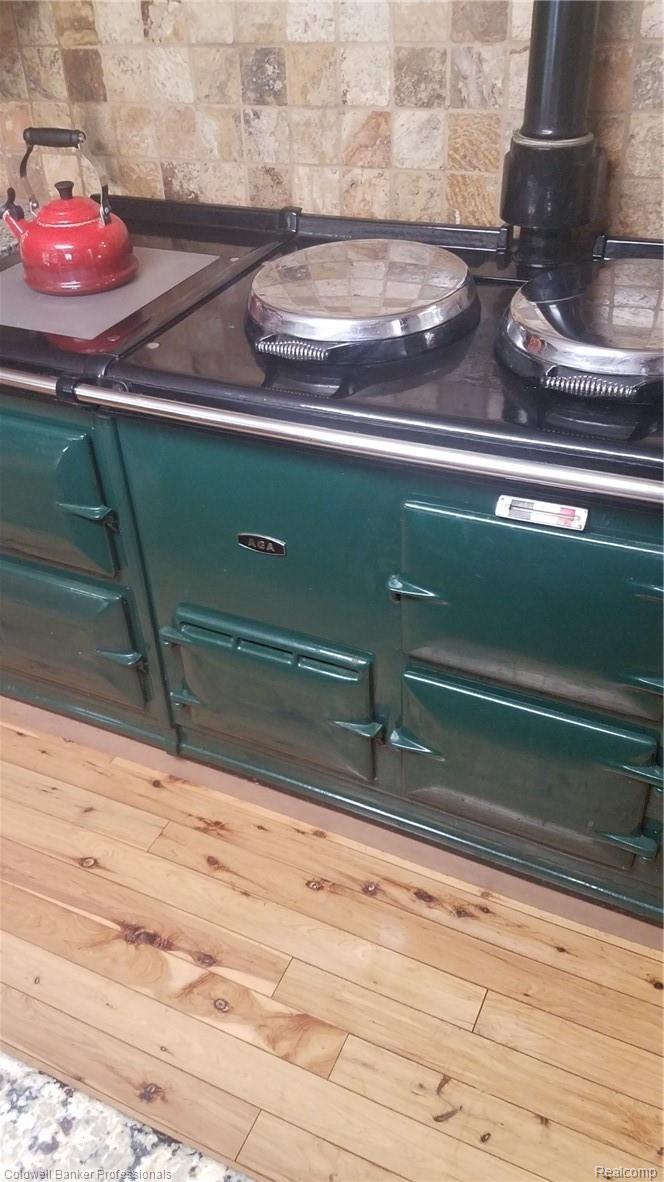 10095 Gibbs Road Clarkston, MI 48348 - Photo 14 of 44 Aga kitchen stove