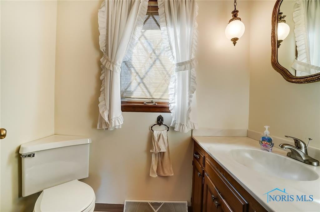 412 Eagle Point Road Rossford, OH 43460 - Photo 16 of 38 Gallery Image 16