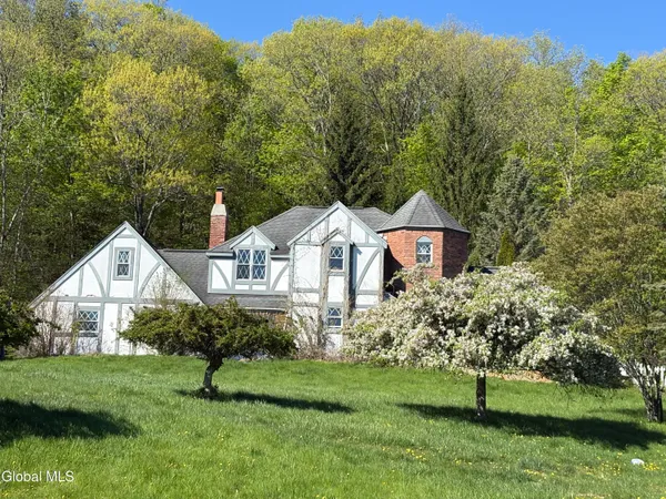 $575,000 | 1143 Leesome Lane, Altamont, NY 12009