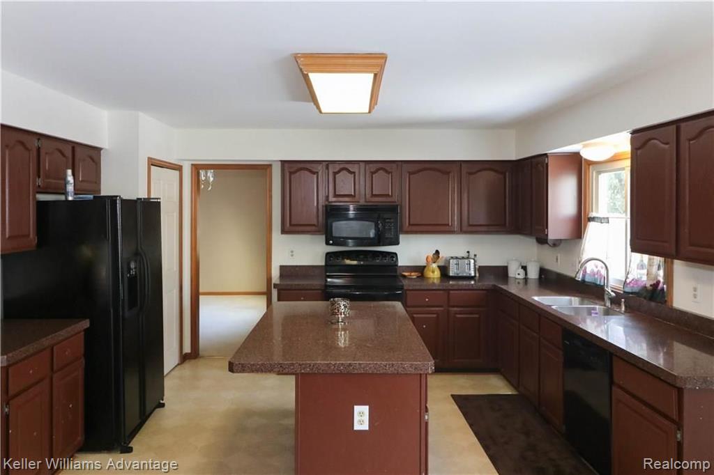 29643 English Way Novi, MI 48377 - Photo 4 of 32
