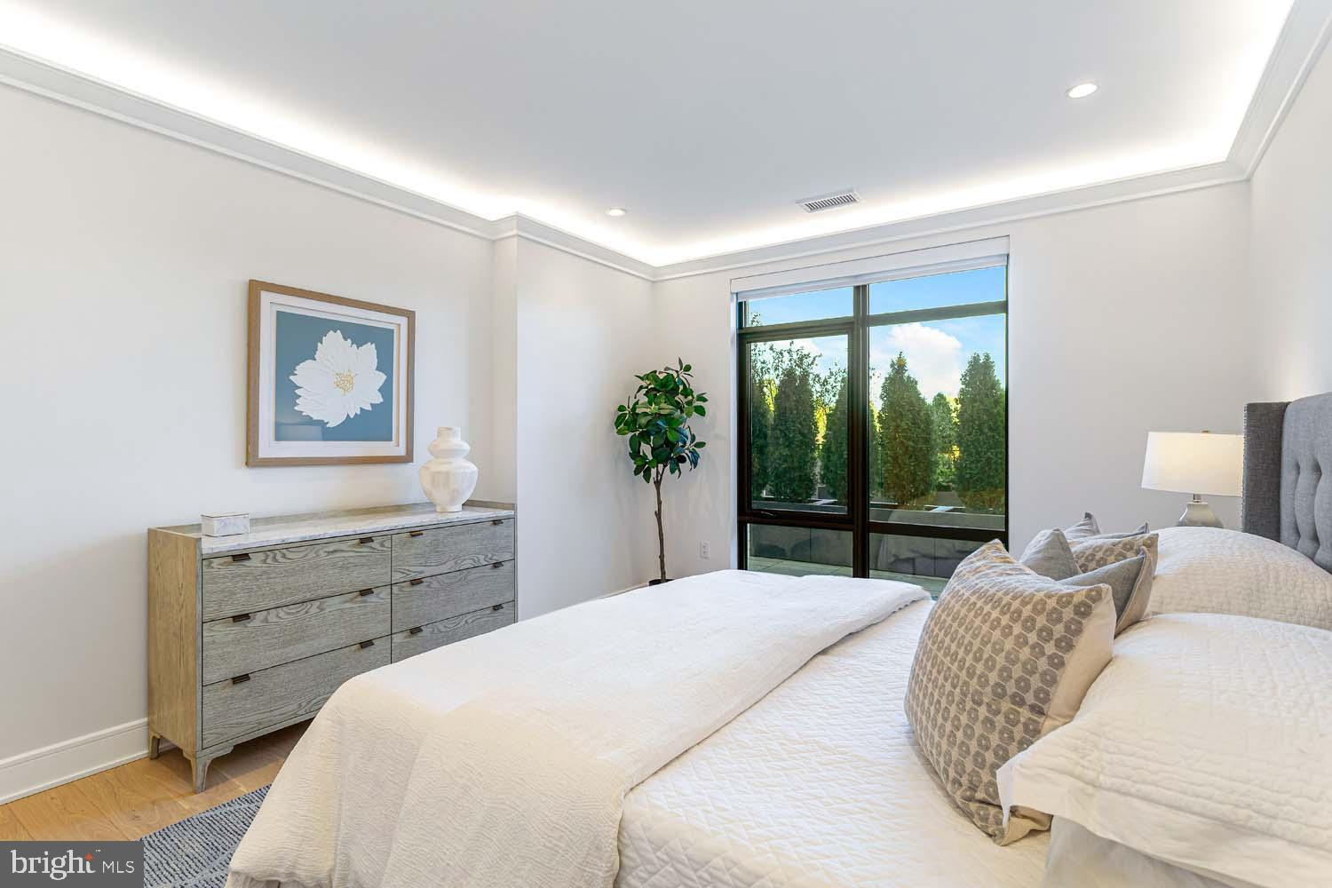 6718 Lowell Avenue, Unit 406 McLean, VA 22101 - Photo 20 of 86 a bedroom with a large bed and a large window