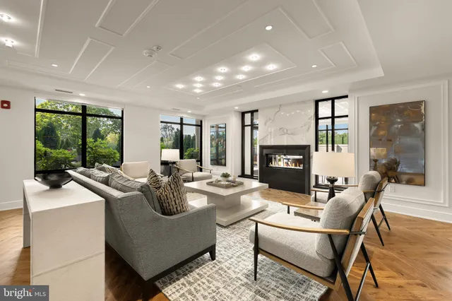 $1,449,900 | 6718 Lowell Avenue, Unit 406, McLean, VA 22101