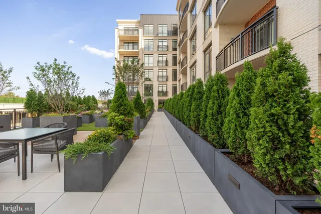 $1,449,900 | 6718 Lowell Avenue, Unit 406, McLean, VA 22101