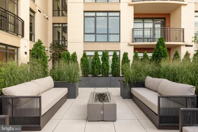 $1,449,900 | 6718 Lowell Avenue, Unit 406, McLean, VA 22101