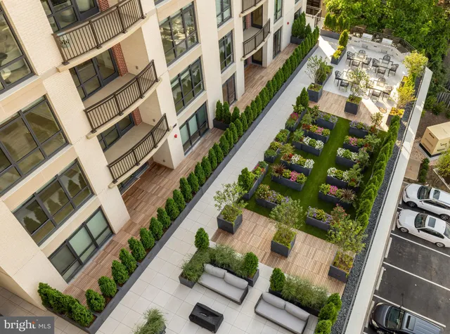 $1,449,900 | 6718 Lowell Avenue, Unit 406, McLean, VA 22101