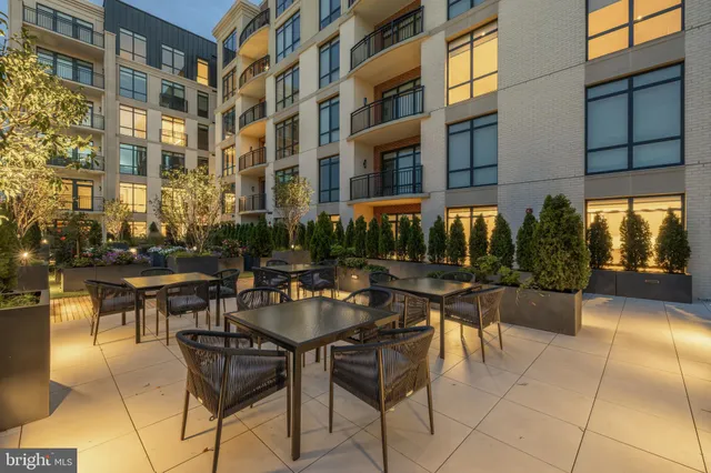 $1,449,900 | 6718 Lowell Avenue, Unit 406, McLean, VA 22101
