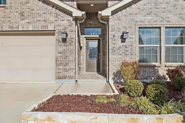 $394,900 | 548 Dunster Lane, Saginaw, TX 76131