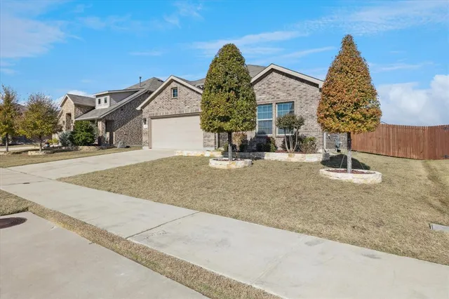 $394,900 | 548 Dunster Lane, Saginaw, TX 76131