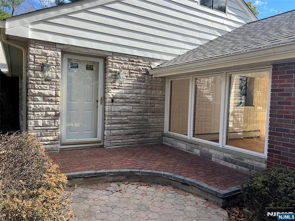 391 Forest Road Mahwah, NJ 07430 - Photo 2 of 32 a front view of a house