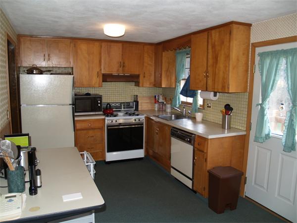 9 Reid Road Chelmsford, MA 01824 - Photo 5 of 13