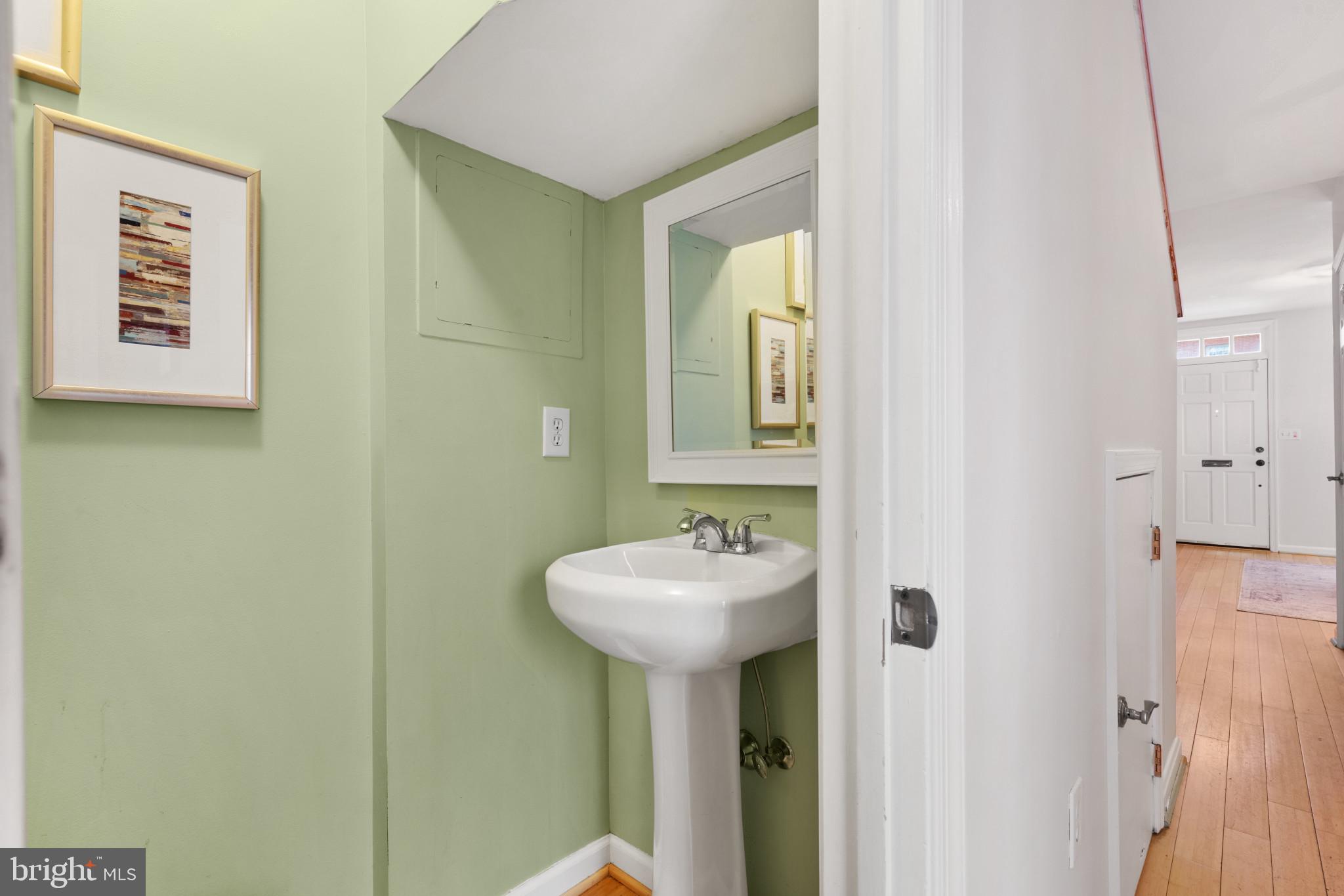 106 West Lee Street Baltimore, MD 21201 - Photo 12 of 37 Half Bath