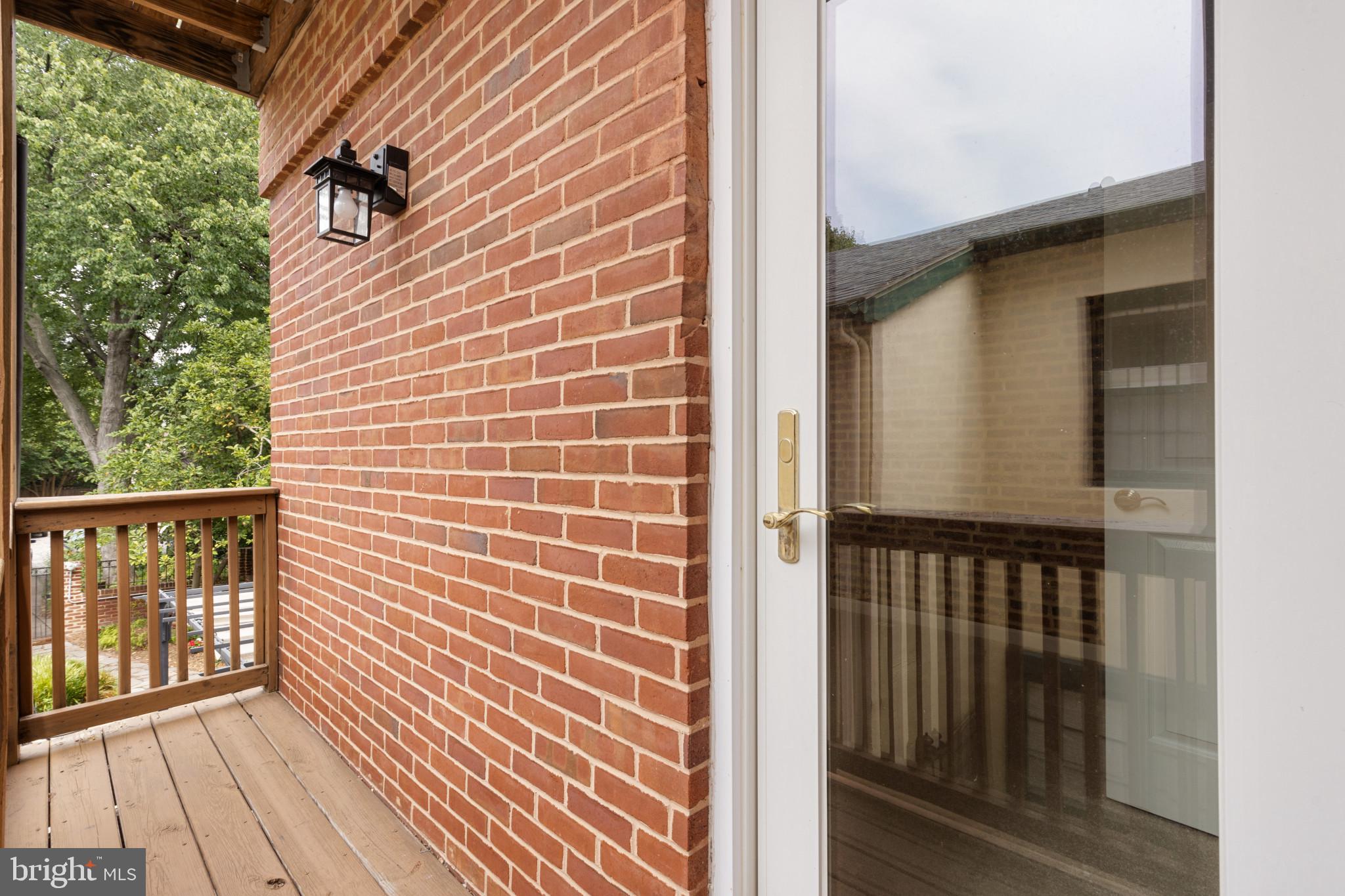 106 West Lee Street Baltimore, MD 21201 - Photo 17 of 37 2nd level balconylcony