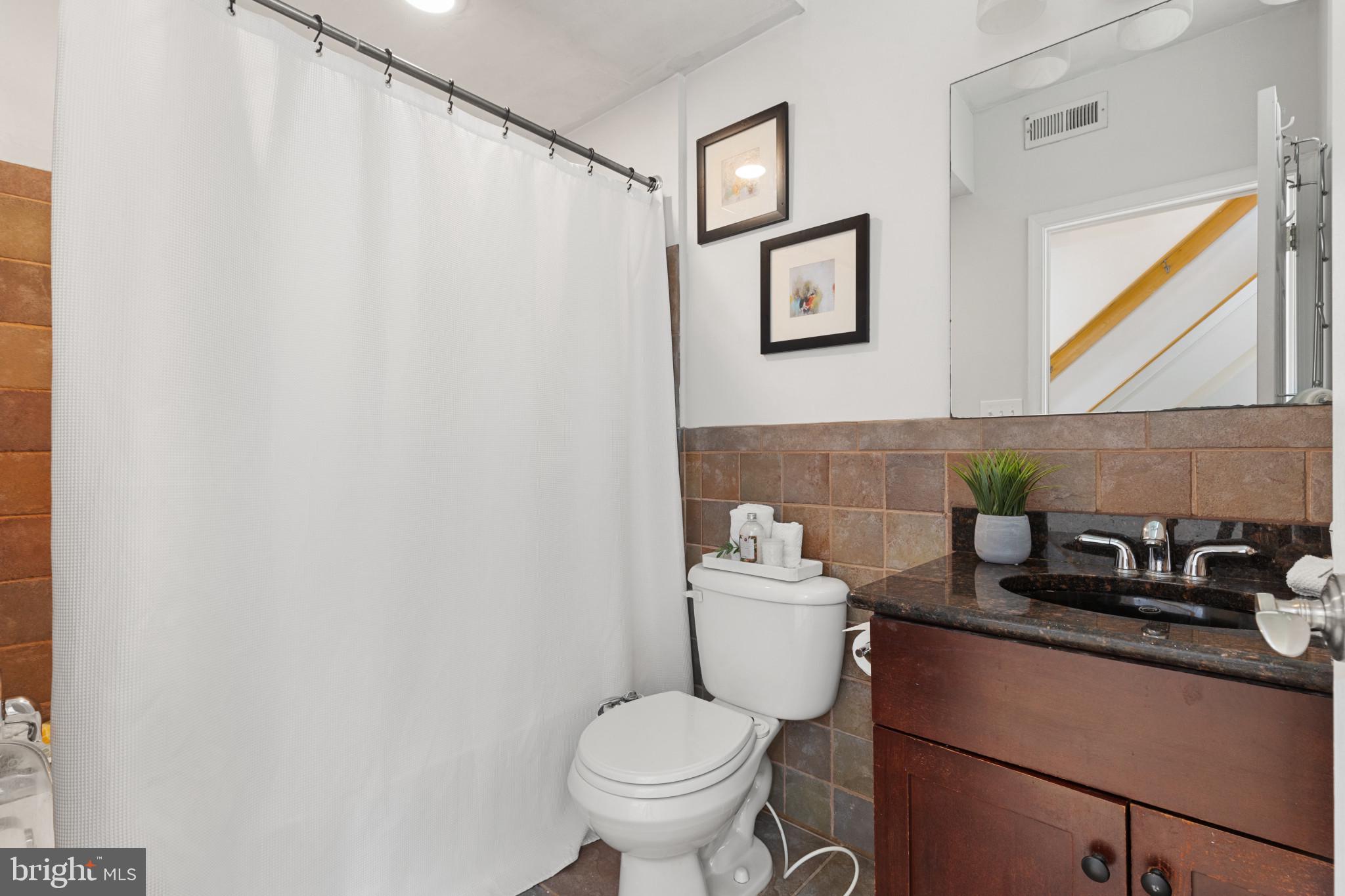 106 West Lee Street Baltimore, MD 21201 - Photo 21 of 37 2nd floor Bath