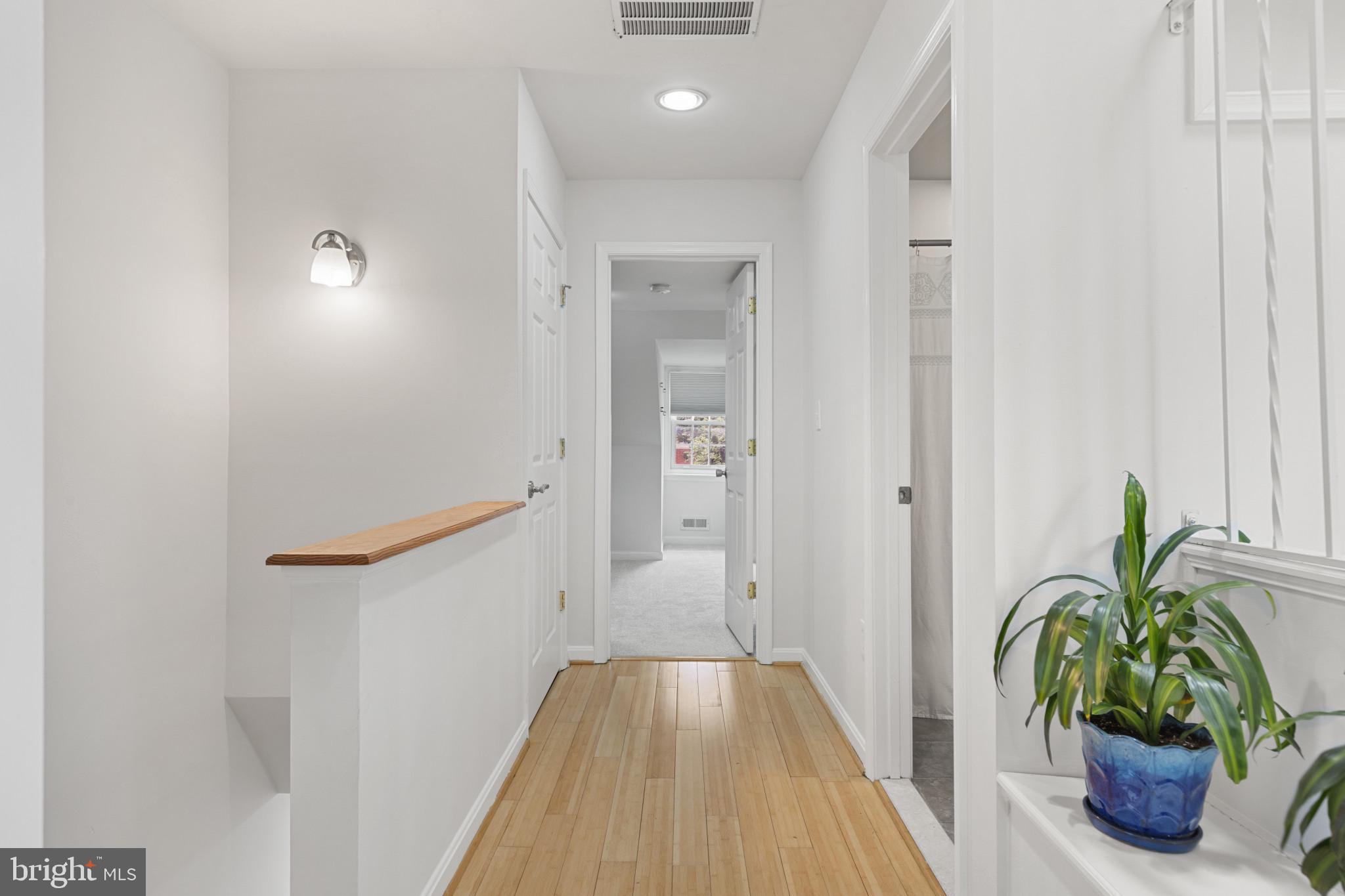 106 West Lee Street Baltimore, MD 21201 - Photo 22 of 37 Upper level Hallway