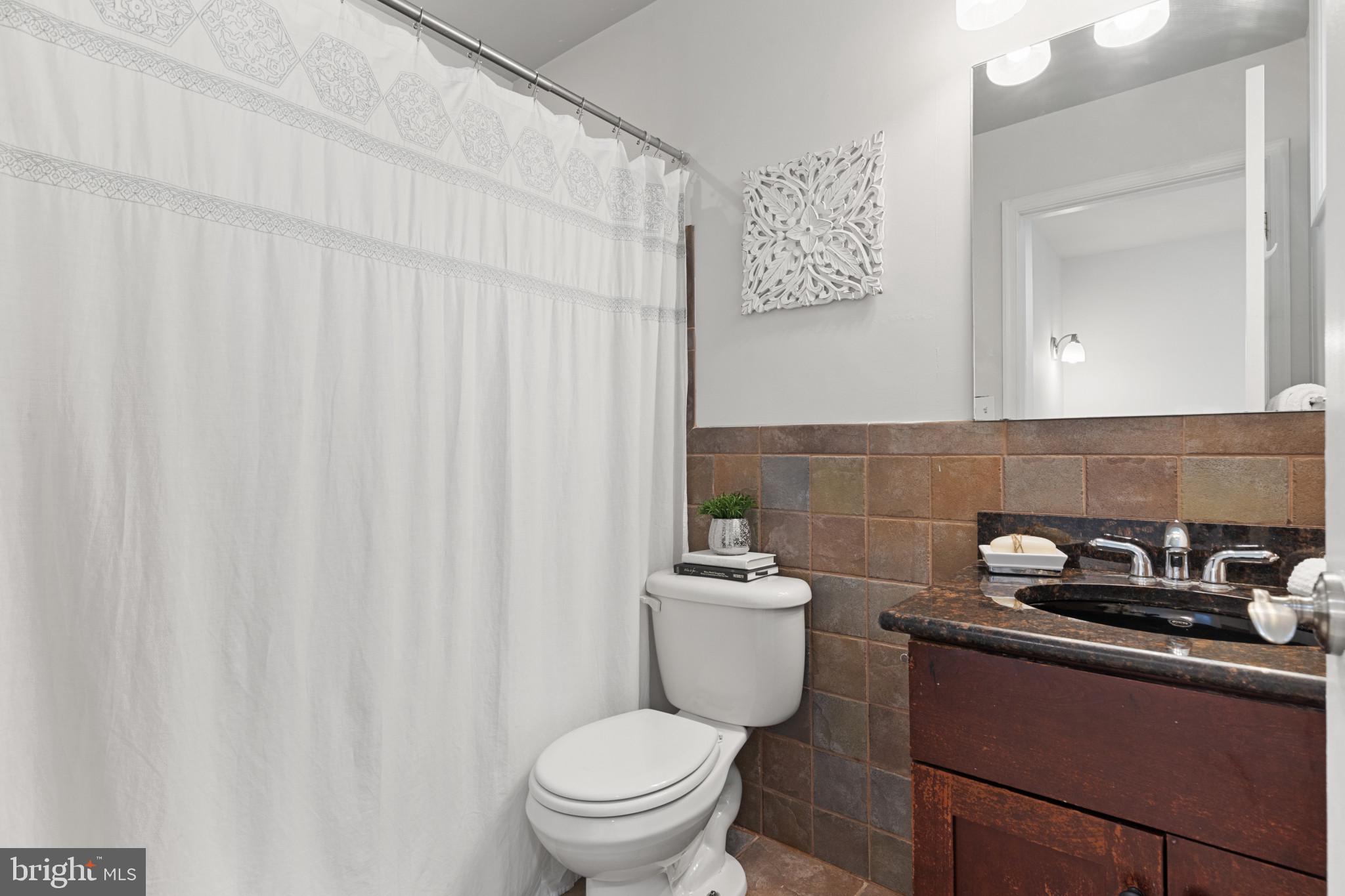 106 West Lee Street Baltimore, MD 21201 - Photo 28 of 37 Upper level full bath