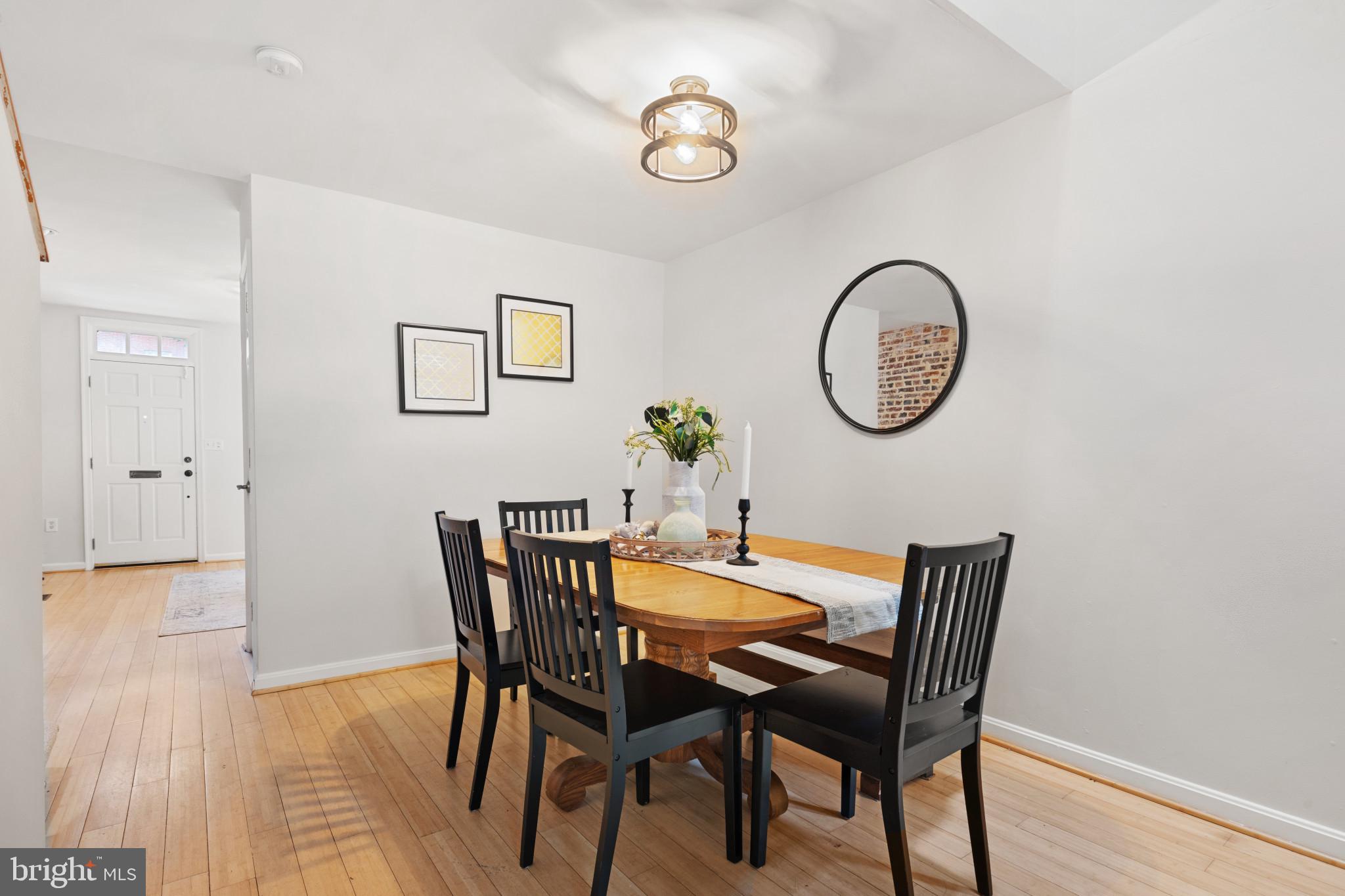 106 West Lee Street Baltimore, MD 21201 - Photo 8 of 37 Dining Room