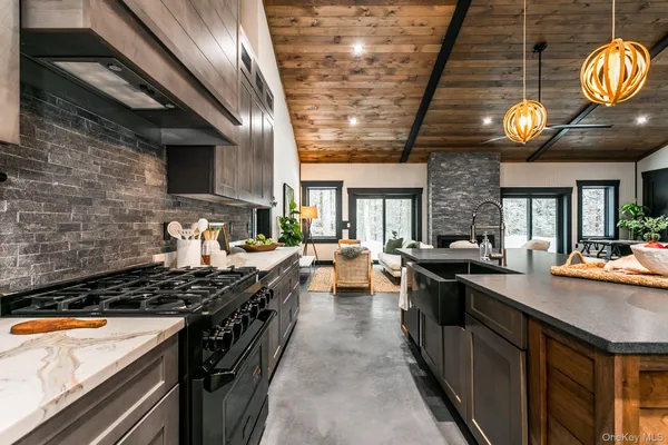 $899,000 | 805 Kripplebush Road, Accord, NY 12404