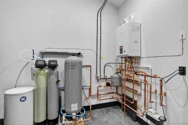 $899,000 | 805 Kripplebush Road, Accord, NY 12404