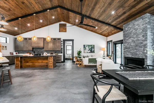 $899,000 | 805 Kripplebush Road, Accord, NY 12404