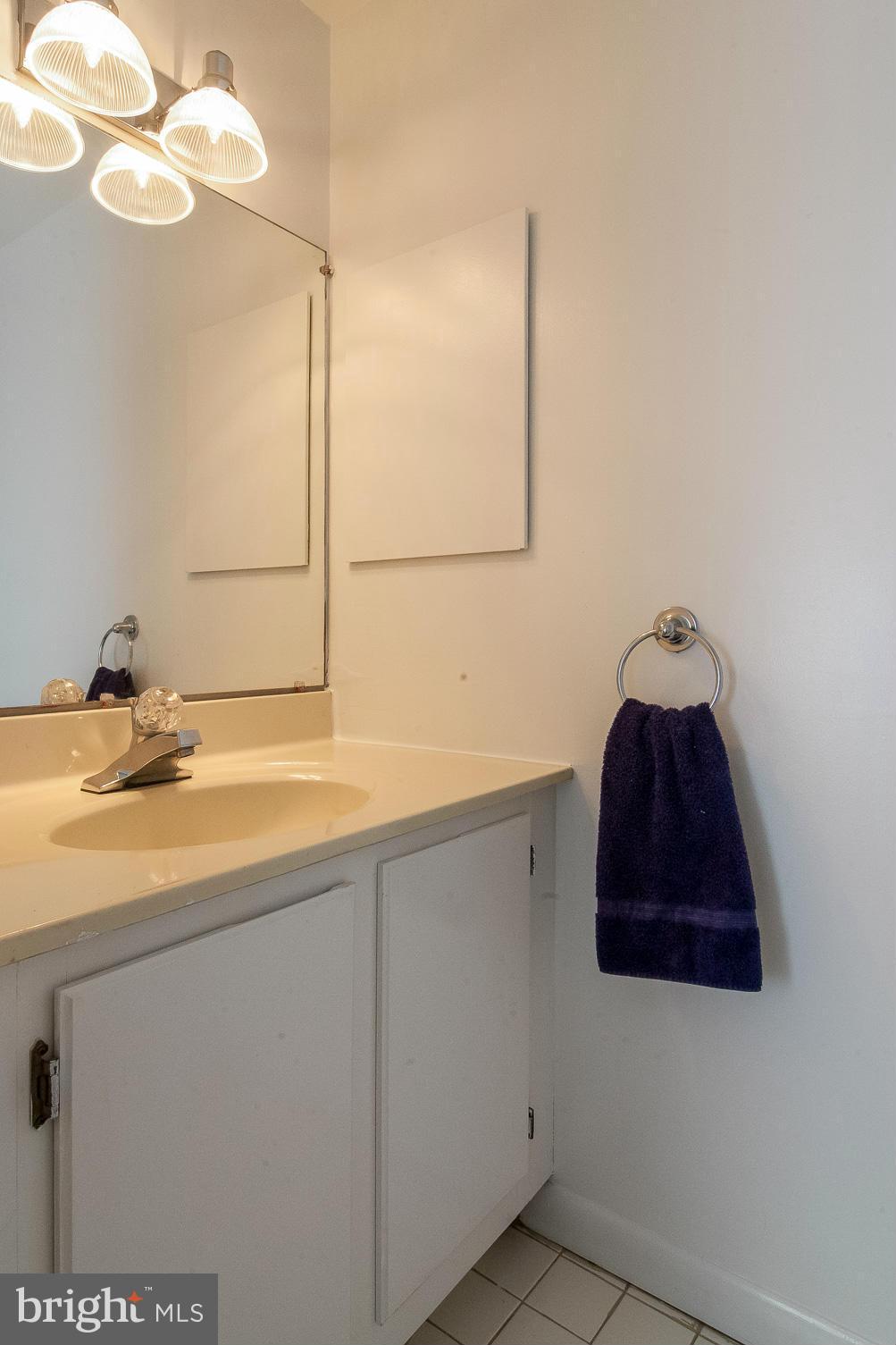 427 George Street Baltimore, MD 21201 - Photo 13 of 27 Powder Room on first floor