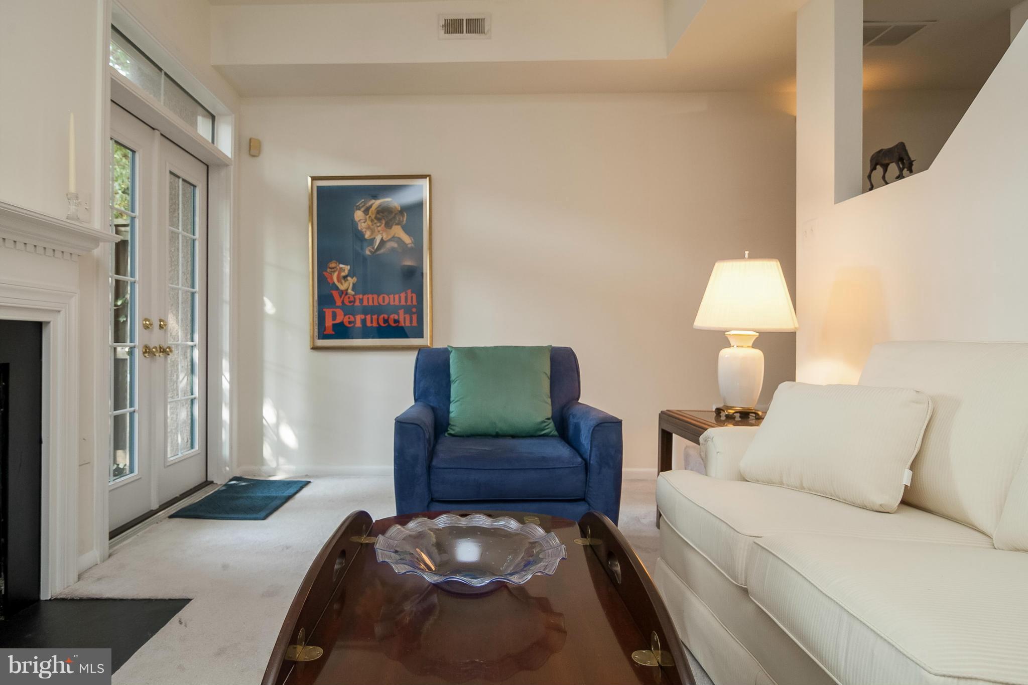 427 George Street Baltimore, MD 21201 - Photo 4 of 27 Living Room View #2