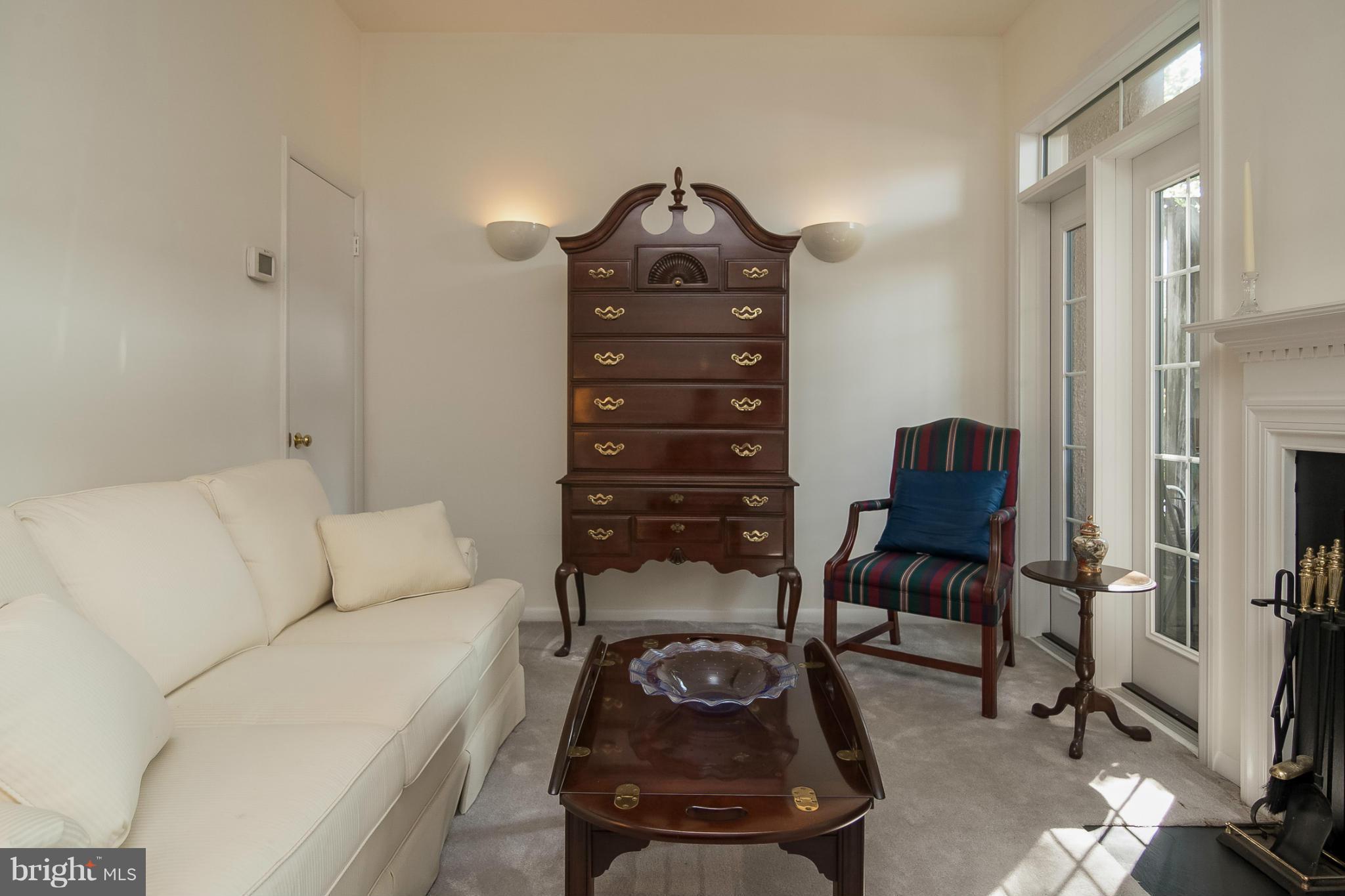 427 George Street Baltimore, MD 21201 - Photo 8 of 27 Living Room View #4