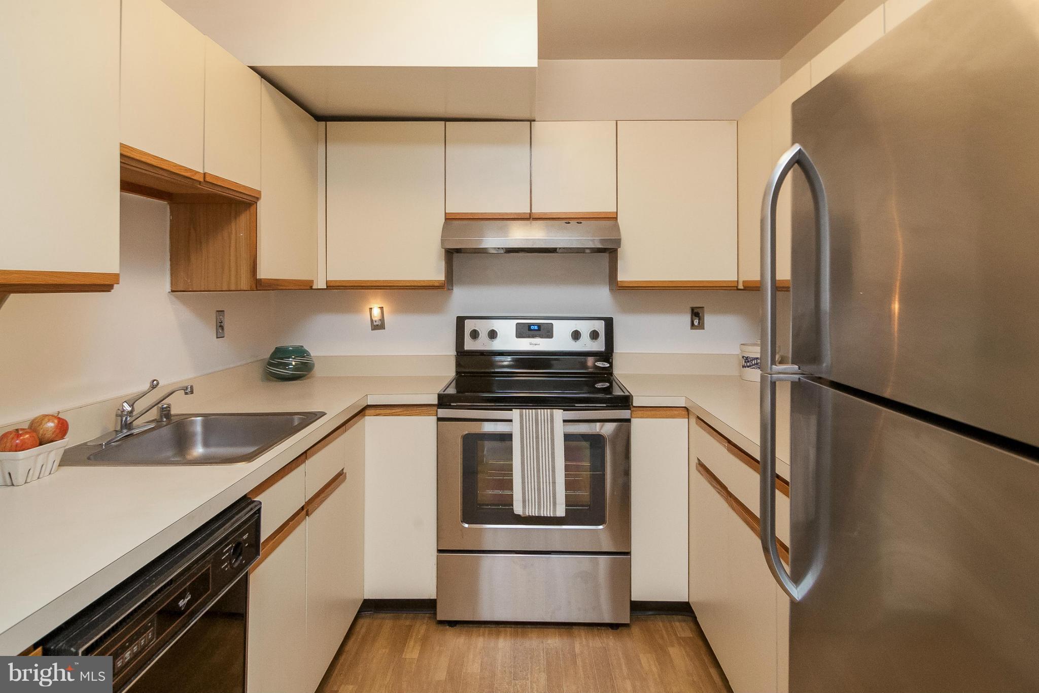 427 George Street Baltimore, MD 21201 - Photo 9 of 27 Updated kitchen