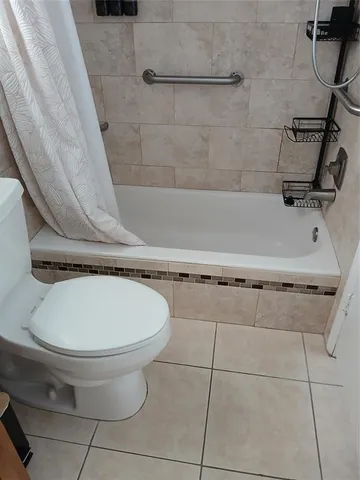 a bathroom with a toilet and a bathtub