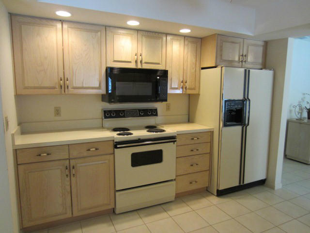 253 Puritan Road West Palm Beach, FL 33405 - Photo 10 of 43 KITCHEN