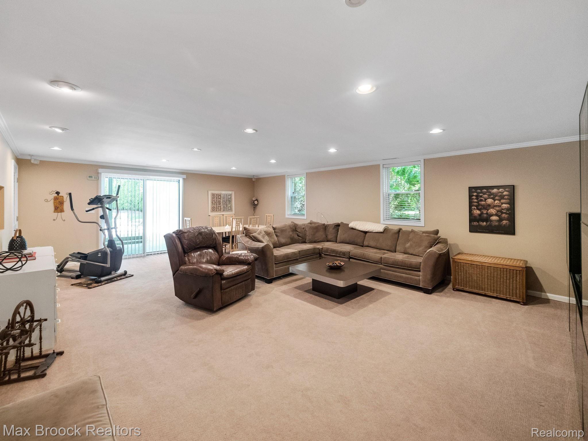 4626 Patrick Road West Bloomfield, MI 48322 - Photo 39 of 60 P3122252.jpg