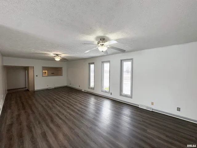 $189,900 | 2177 Washington Road, Washington, IL 61571