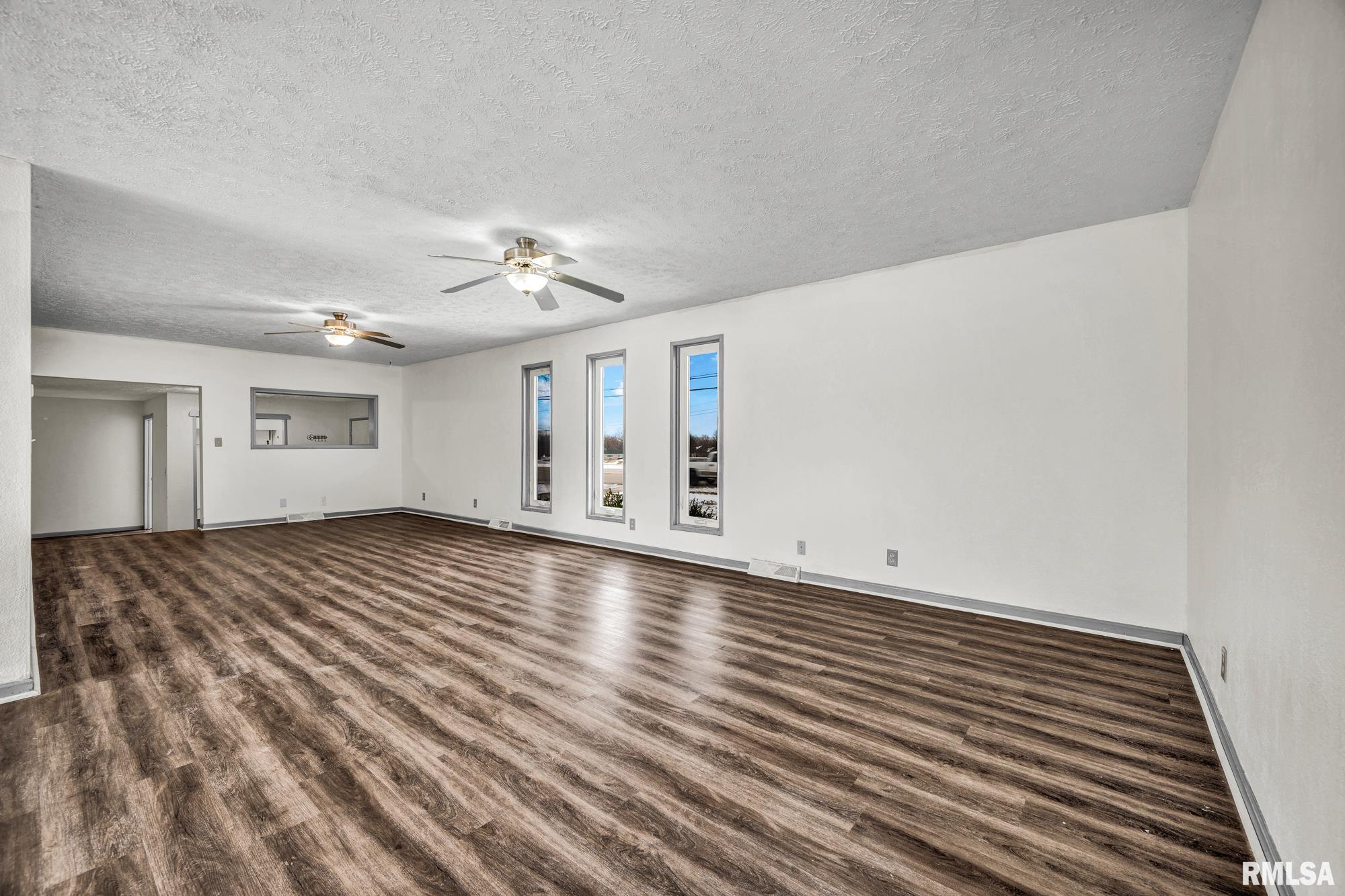 2177 Washington Road Washington, IL 61571 - Photo 12 of 60