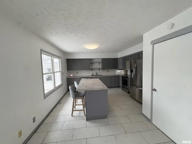 $189,900 | 2177 Washington Road, Washington, IL 61571