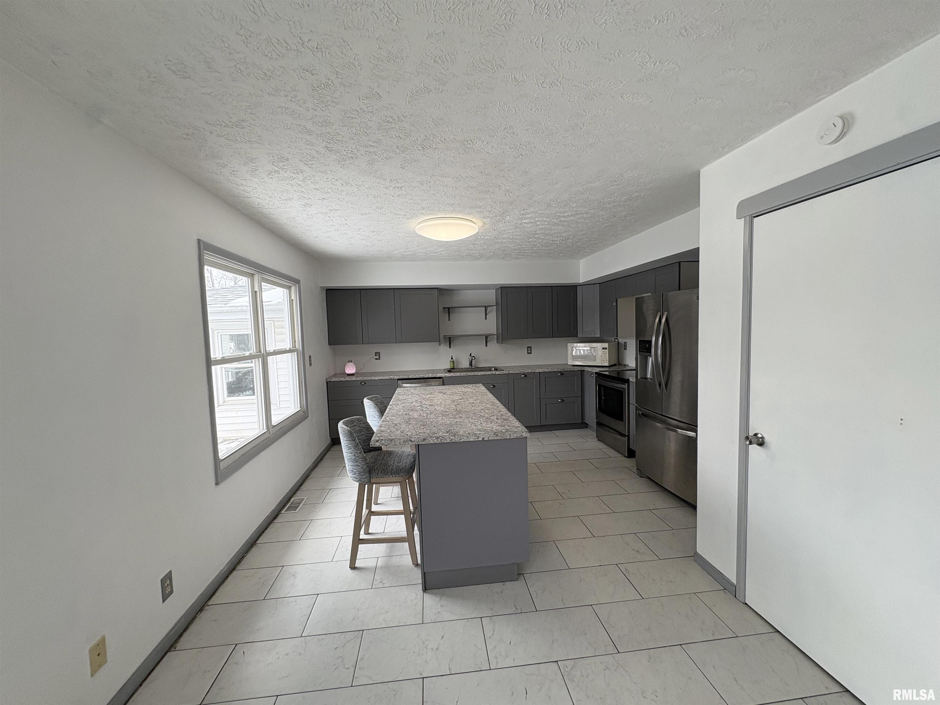 2177 Washington Road Washington, IL 61571 - Photo 16 of 60