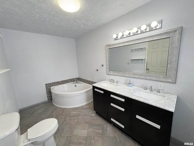 $189,900 | 2177 Washington Road, Washington, IL 61571