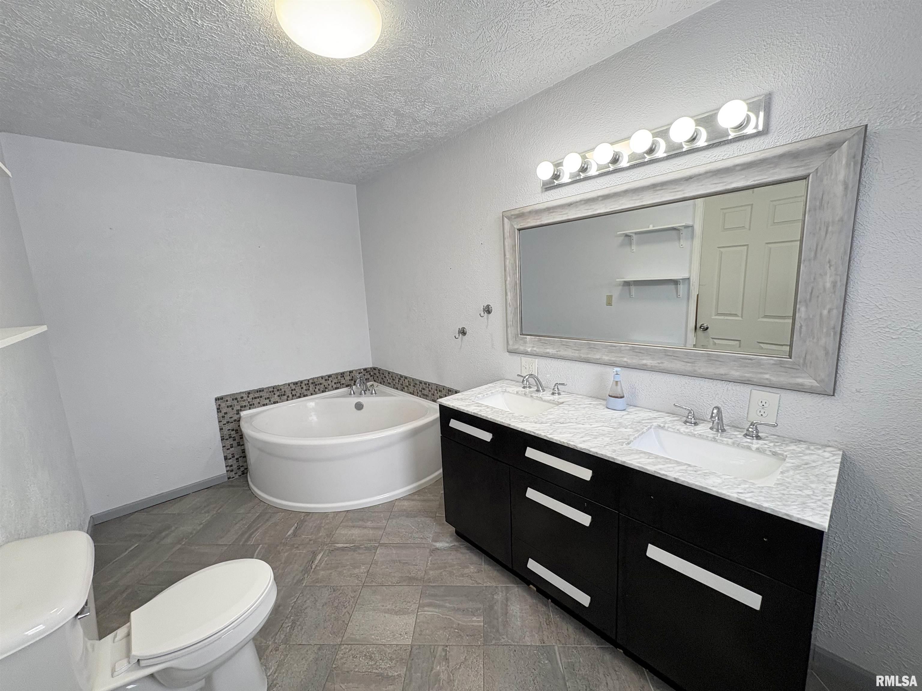 2177 Washington Road Washington, IL 61571 - Photo 29 of 60