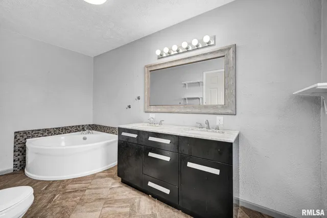 $189,900 | 2177 Washington Road, Washington, IL 61571