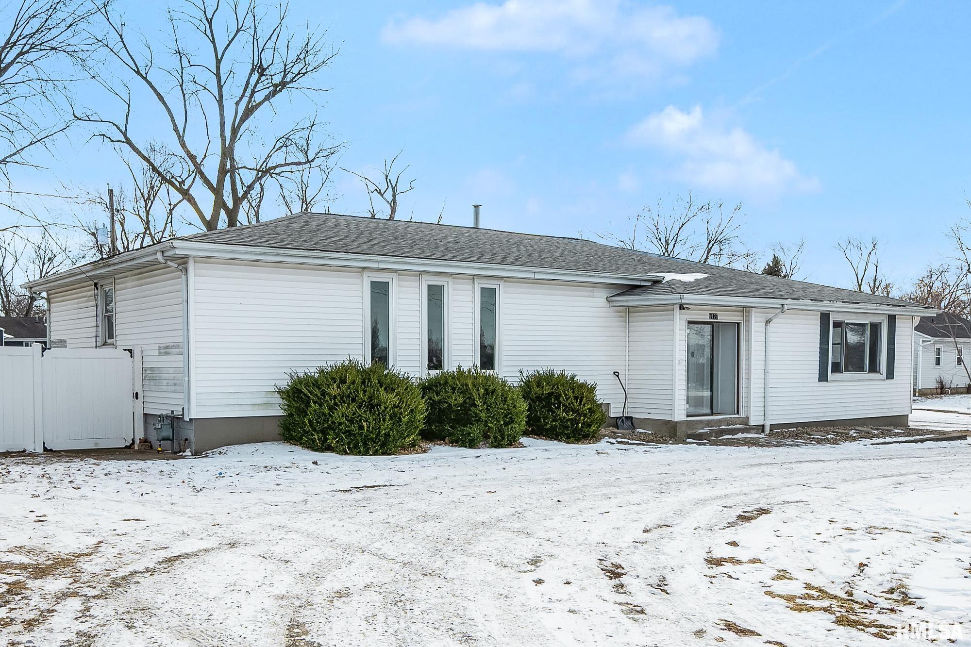 2177 Washington Road Washington, IL 61571 - Photo 3 of 60