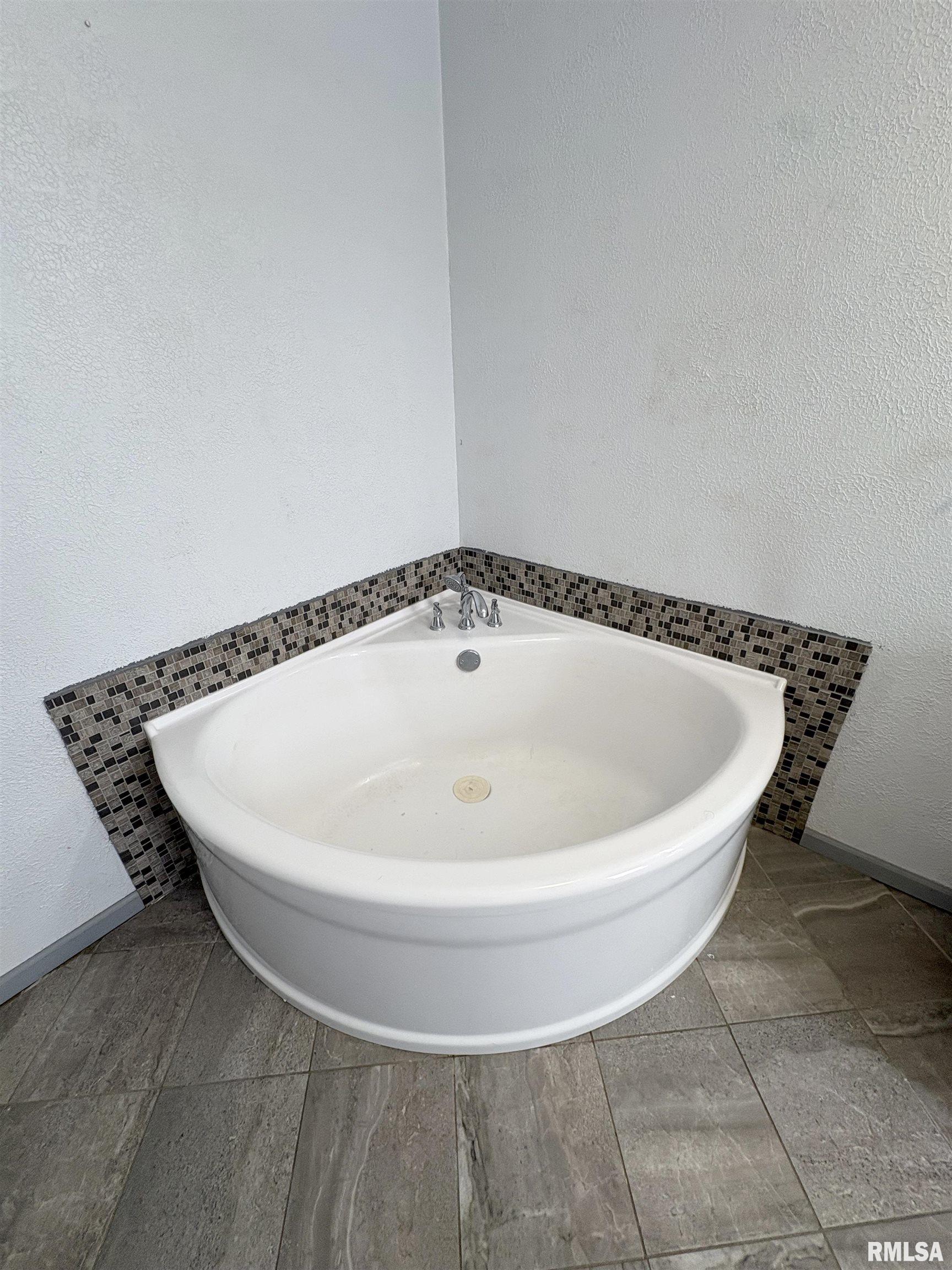 2177 Washington Road Washington, IL 61571 - Photo 33 of 60