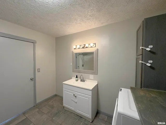 $189,900 | 2177 Washington Road, Washington, IL 61571