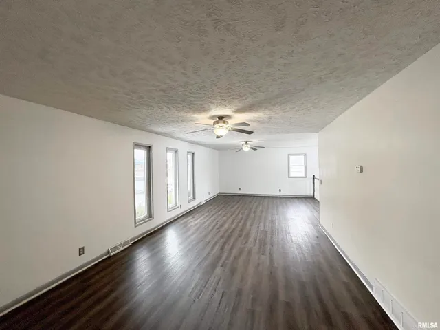 $189,900 | 2177 Washington Road, Washington, IL 61571