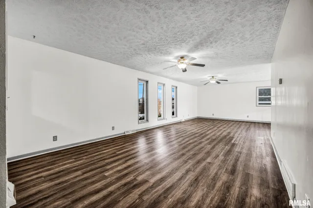 $189,900 | 2177 Washington Road, Washington, IL 61571