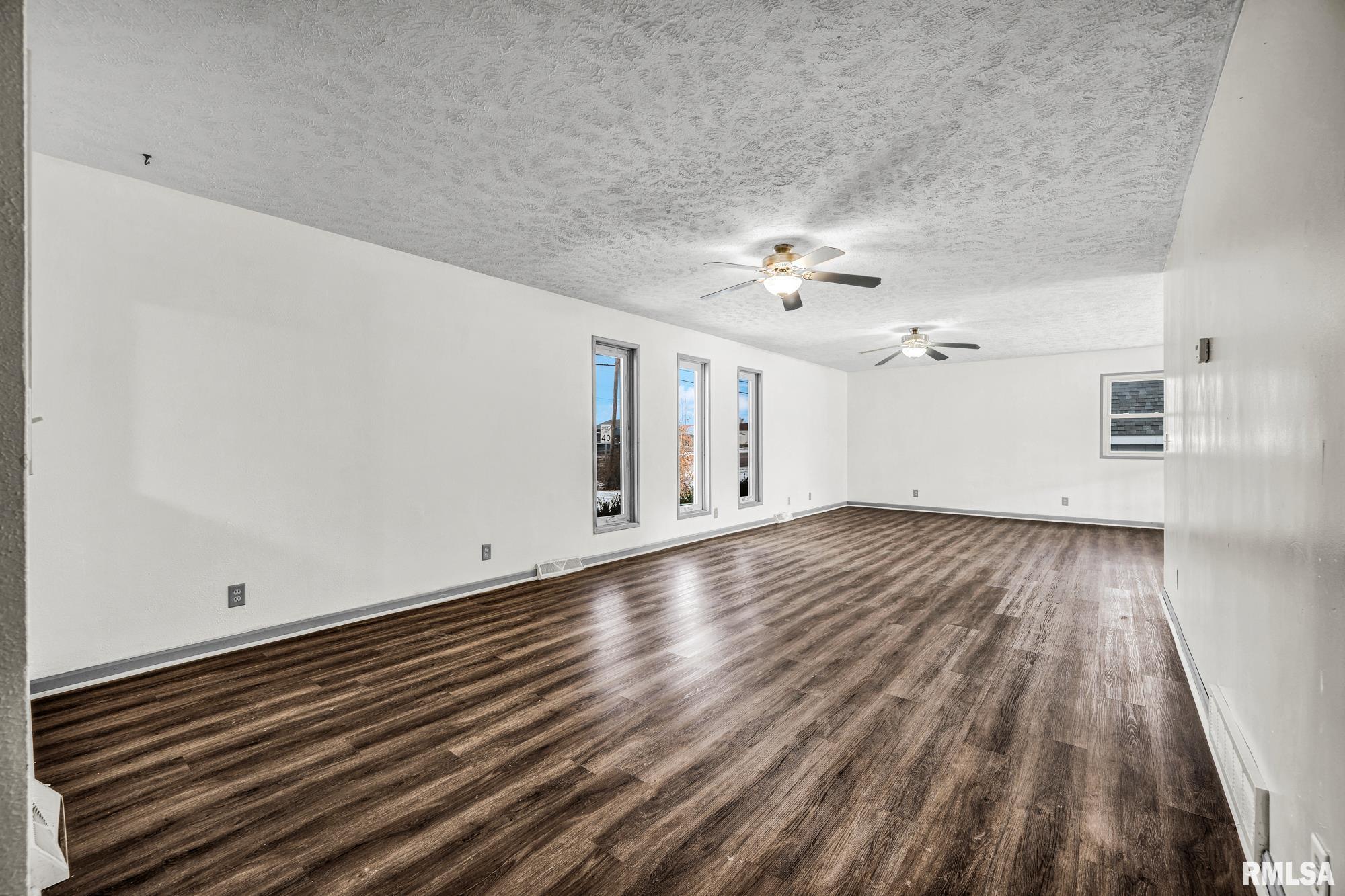 2177 Washington Road Washington, IL 61571 - Photo 9 of 60