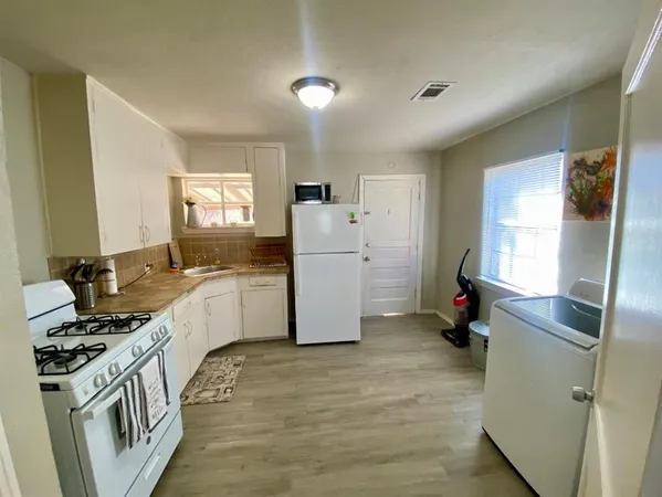 $1,625 | 5631 Arlington Park Drive, Dallas, TX 75235