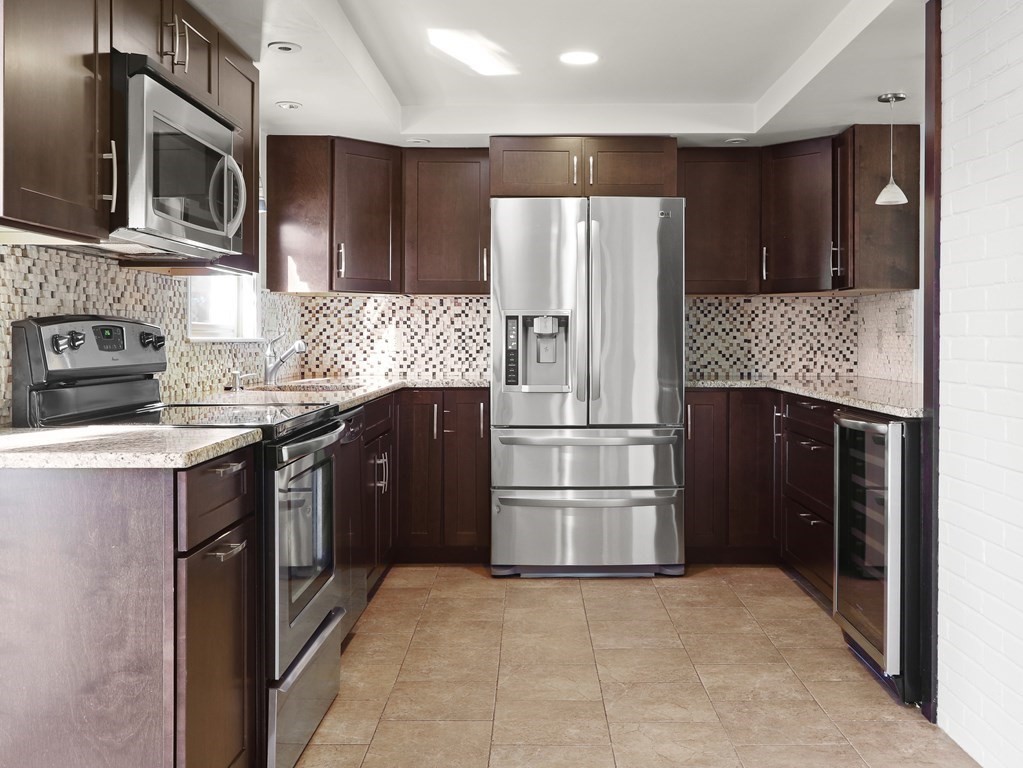 23 Riverview Road Framingham, MA 01701 - Photo 5 of 33 Gallery Image 5